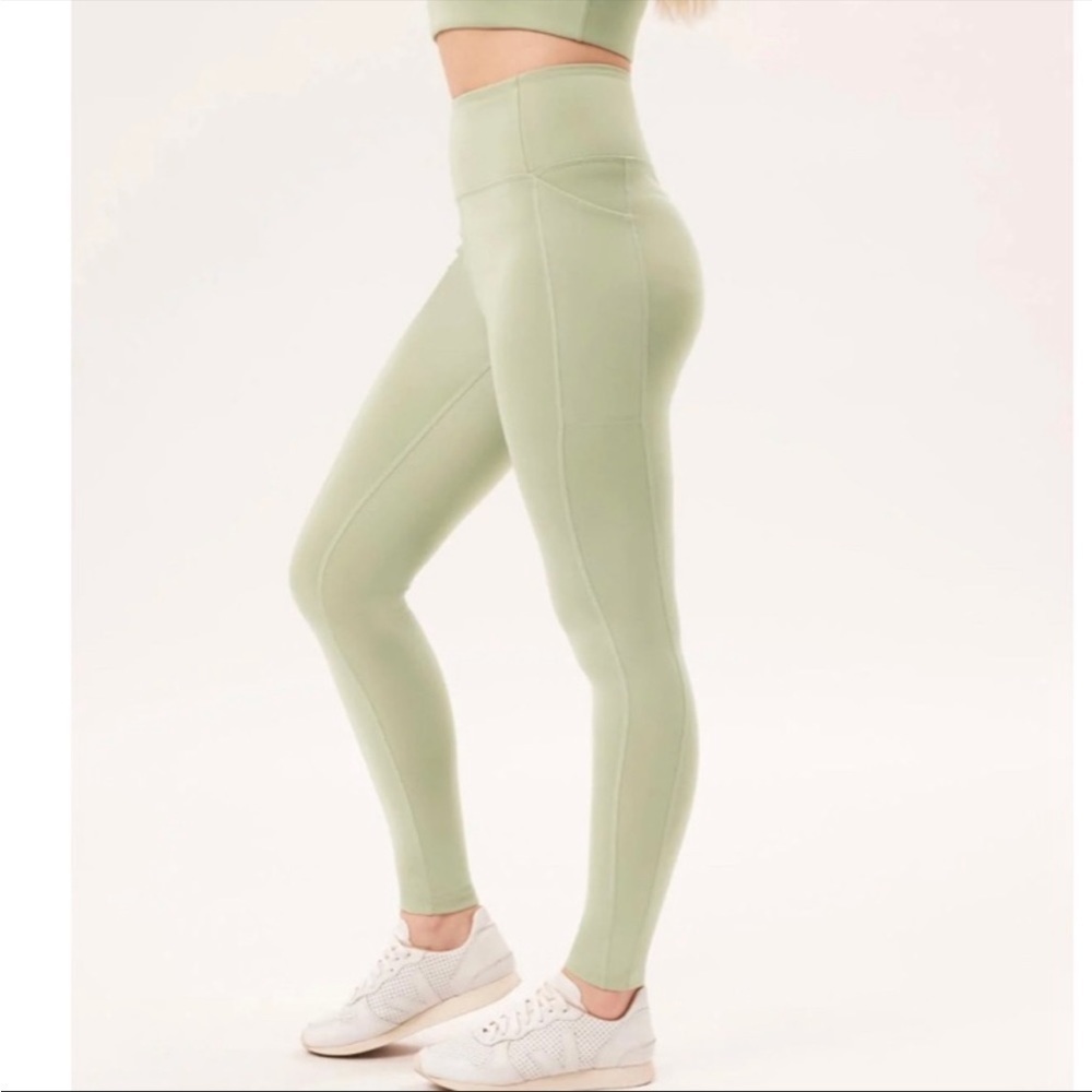 Girlfriend Collective High Rise Compressive Pocket Leggings in Matcha size XS